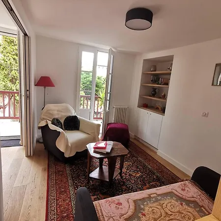 Renove Hyper Centre St-jean-de-luz, 4 Pieces, 6 Couchages, Parking, 50m - Fr-1-792-31 Holiday home *