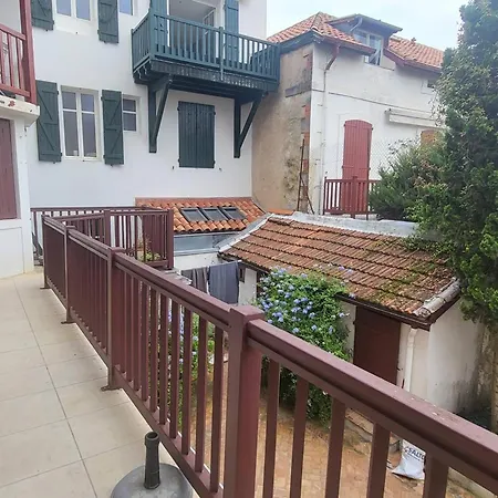 Holiday home Renove Hyper Centre St-jean-de-luz, 4 Pieces, 6 Couchages, Parking, 50m - Fr-1-792-31 Saint-Jean-de-Luz