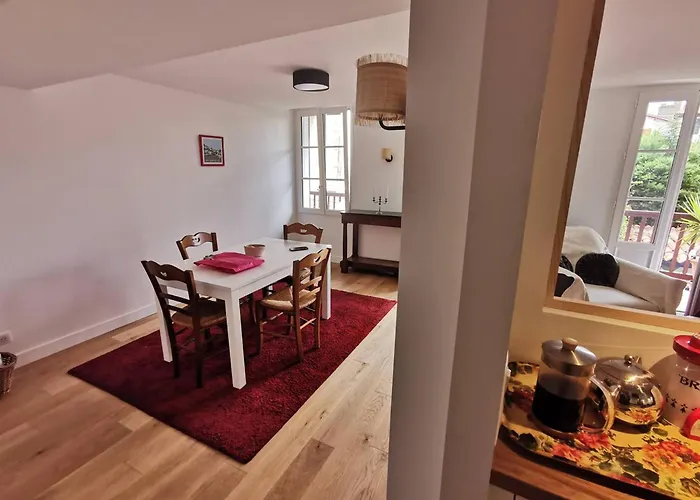 Renove Hyper Centre St-jean-de-luz, 4 Pieces, 6 Couchages, Parking, 50m - Fr-1-792-31 Holiday home Saint-Jean-de-Luz